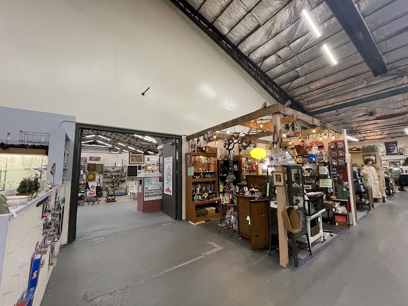 Livingston Antique Outlet — photo 1